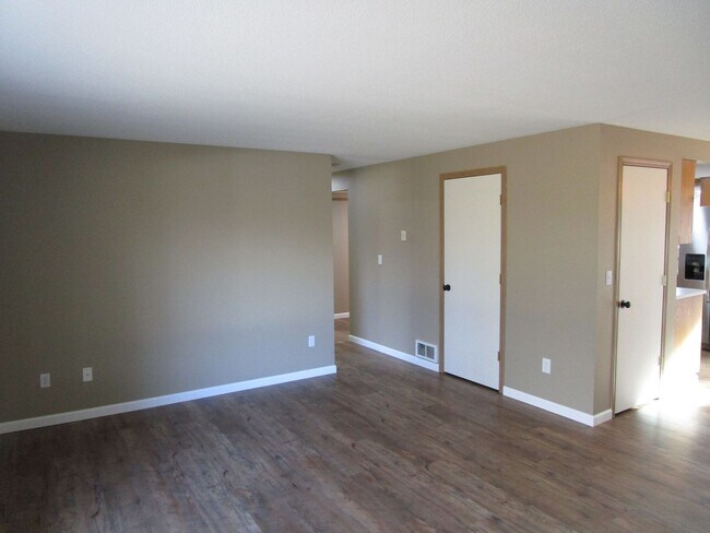 Building Photo - 3 Bedroom, 2 Bathroom Home on 2 Acres on Lower Side of Juniper Canyon - Available Now!