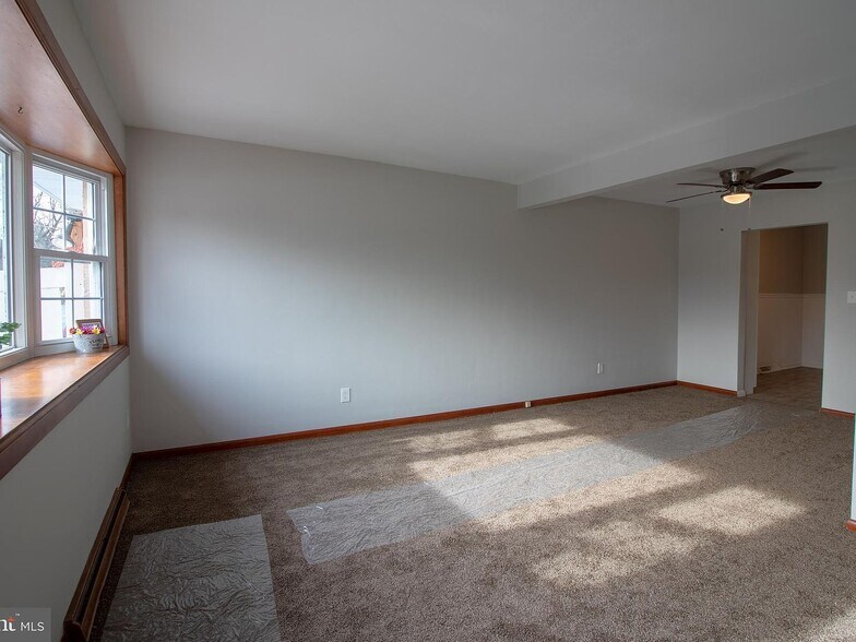 Building Photo - 6301 Salem Park Cir