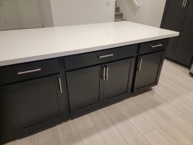 Building Photo - Stunning  4 Bedroom Townhome