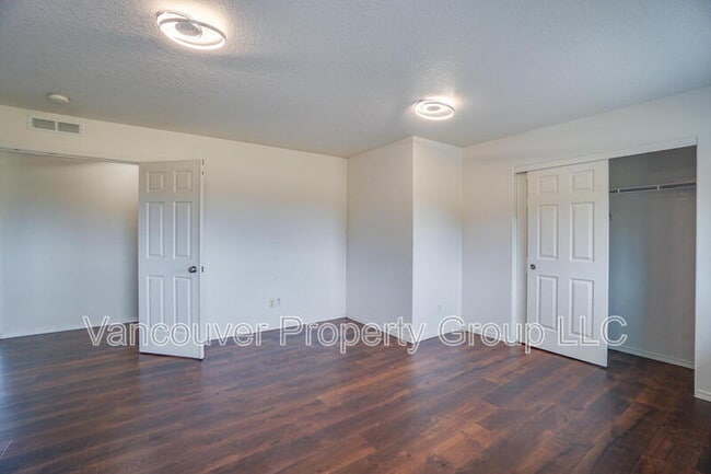 Building Photo - 1211 W F Pl