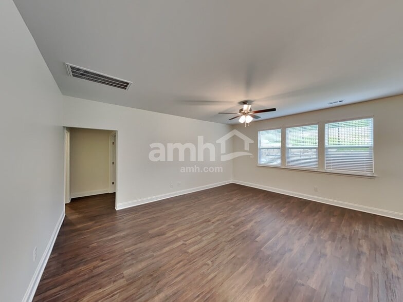 Building Photo - 209 Malayna Dr S