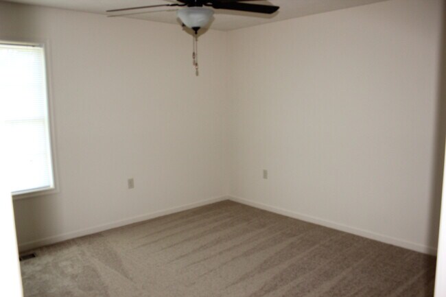 Building Photo - Townhouse for Rent in Wellington Park