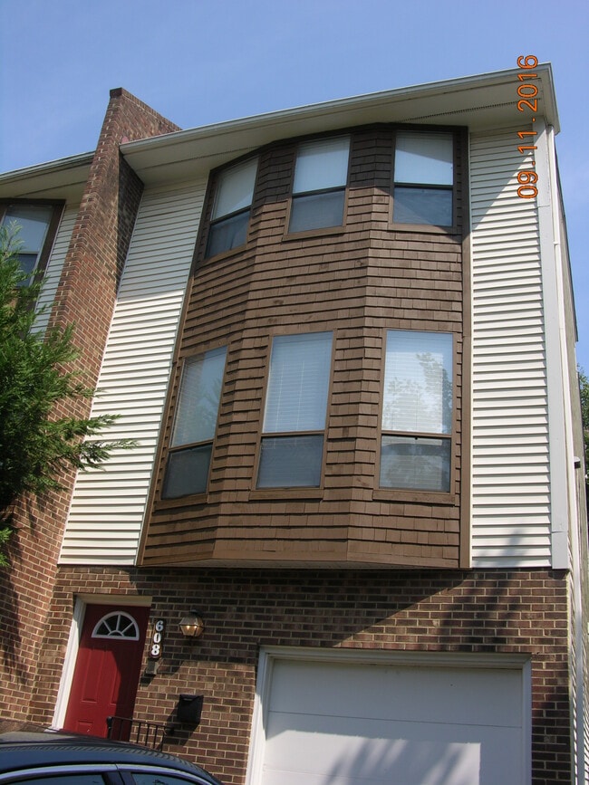 Front - 608 Boissevain Ave