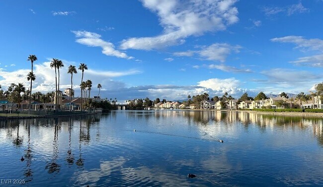 Building Photo - 2121 Sealion Dr