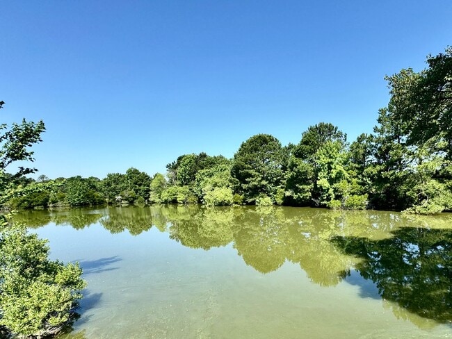 Building Photo - Available 08-08-25 in Cedar Crossing! A Pe...