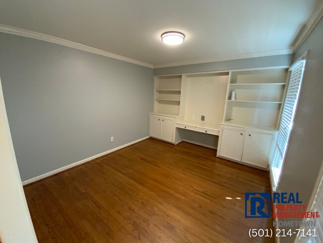 Building Photo - 711 Shea Dr