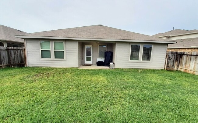 Building Photo - 22607 Castello Lakes Dr