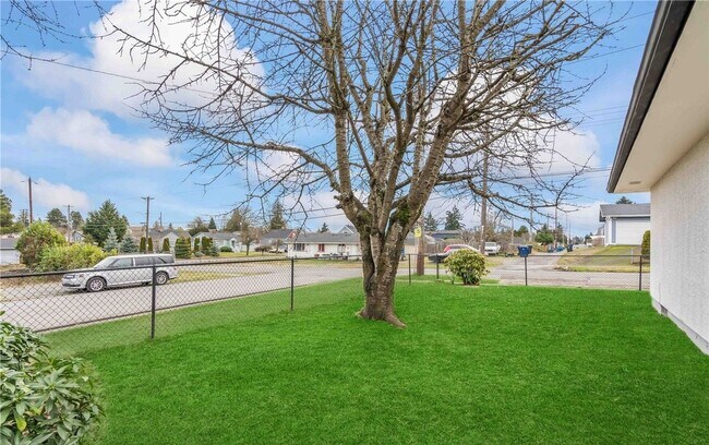 Building Photo - Cozy updated 2 bedroom South Tacoma Rambler