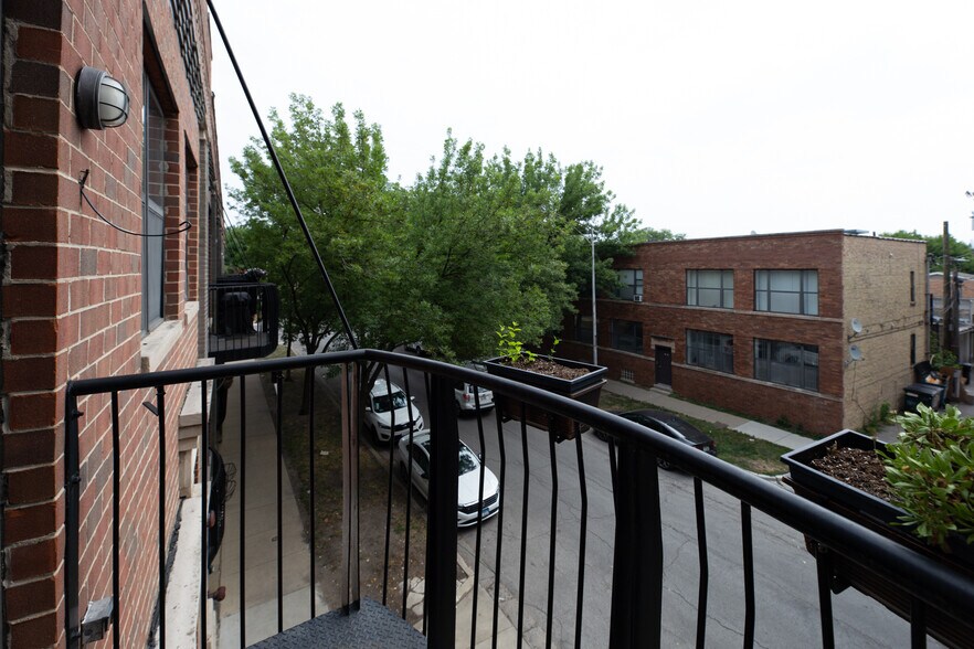 Building Photo - 612 N Oakley Blvd