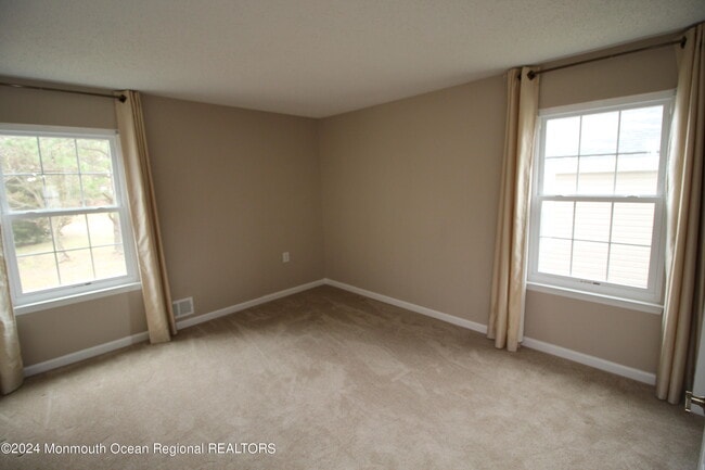 Building Photo - 145 Pine Oak Blvd