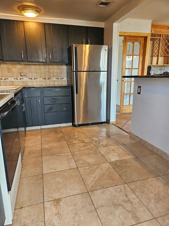 Building Photo - Amazing Penthouse 2 Bedroom 2 Bath With Mo...