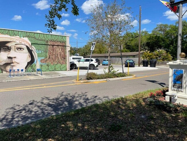 Building Photo - 811 26th Ave N