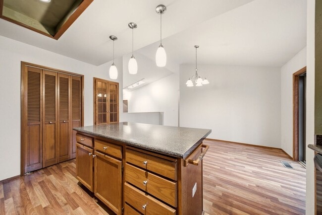 Building Photo - 21979 SW Mandan Dr