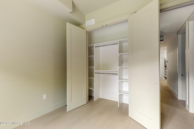 Building Photo - 1406 Transit Ave