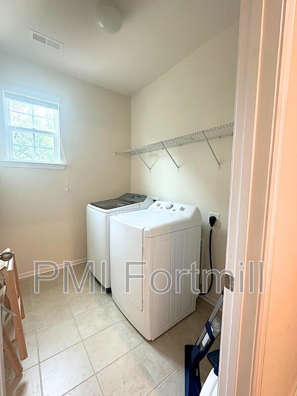 Building Photo - 961 Skywater Dr