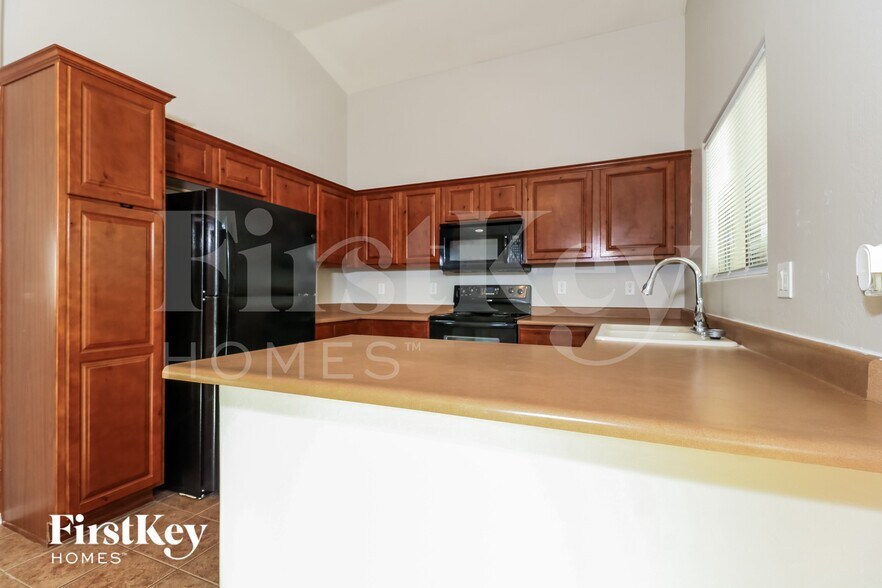 Building Photo - 25757 W St Kateri Dr