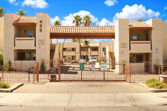 Building Photo - 455 W Kelso St