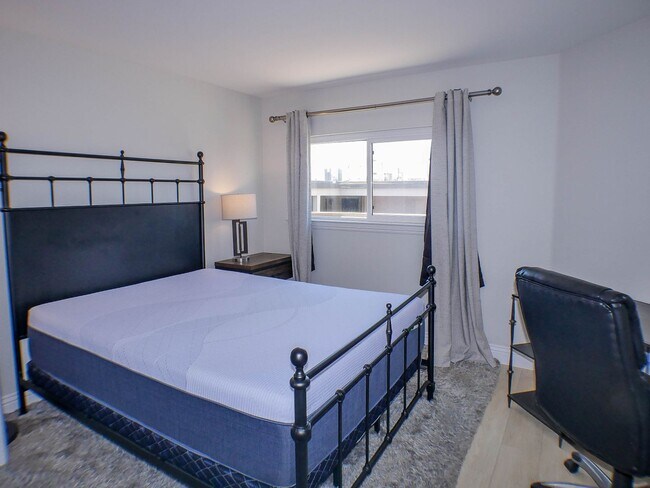 Building Photo - RARE Offering 2BD/2BA - Condo of secured building in highly sought after Boutique Bella Capri bui...