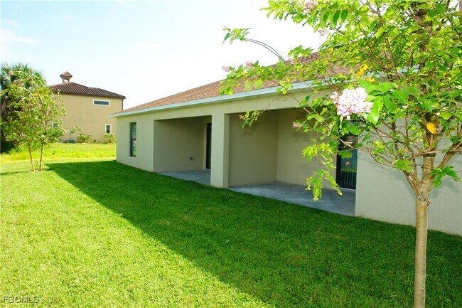 Building Photo - 530 SE 5th Ave