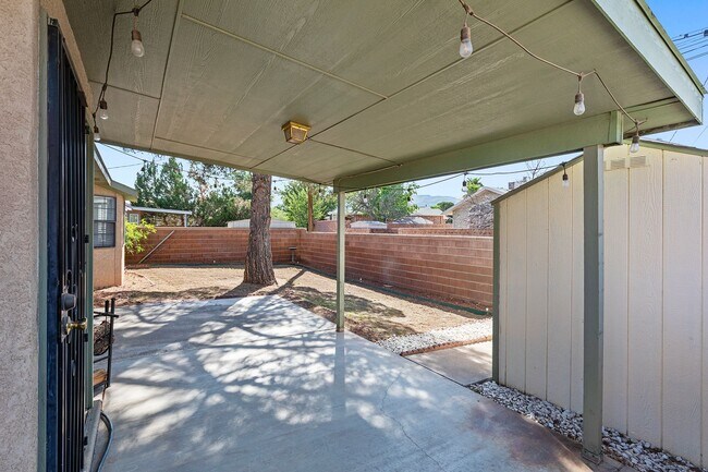 Building Photo - Updated 3 bedroom 2 bathroom house