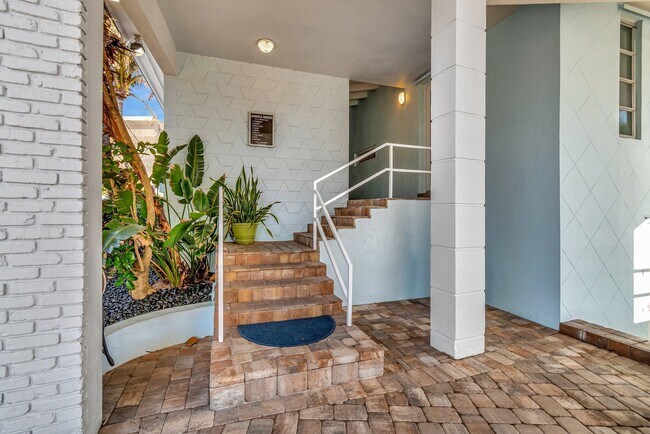 Building Photo - 2711 S Ocean Blvd