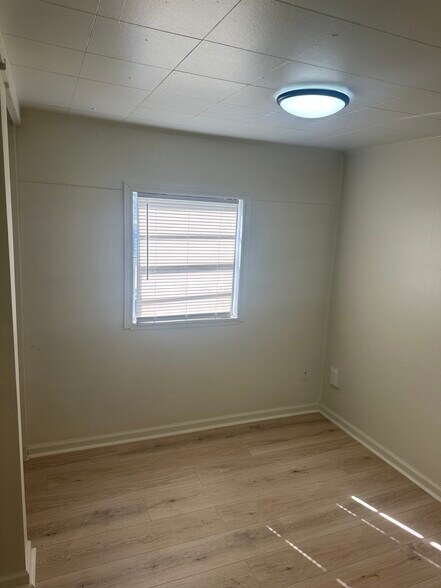 Building Photo - 327 Landau Dr