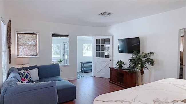 Building Photo - 342 SW 2nd Ave