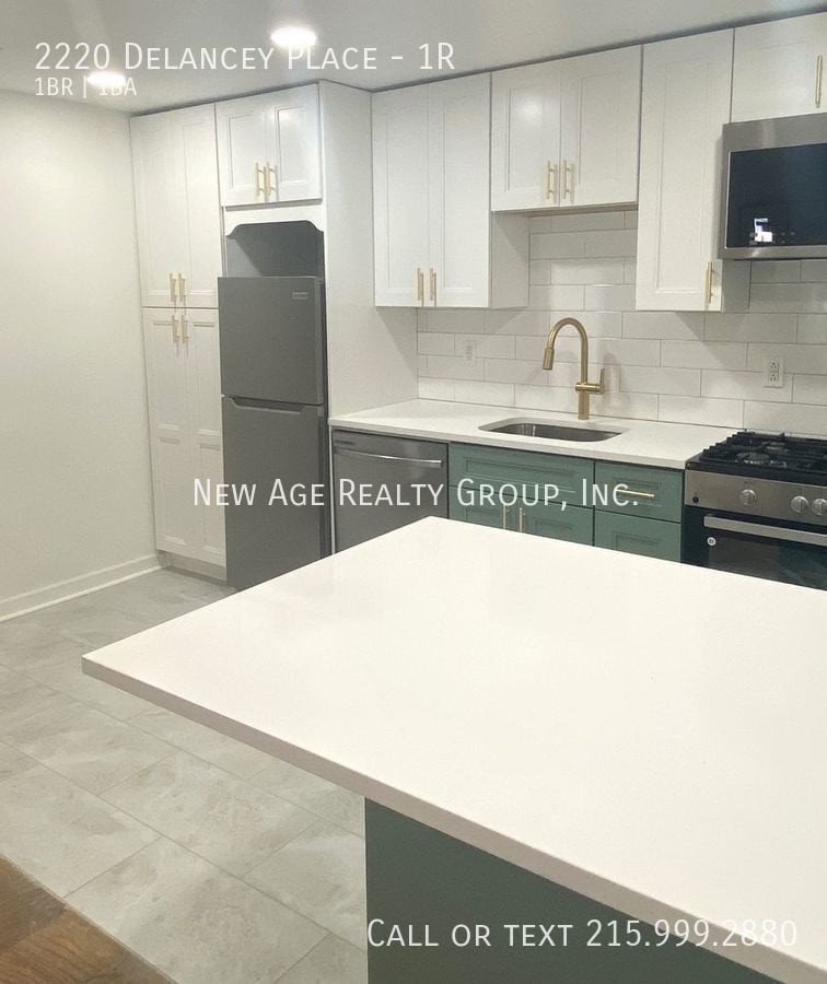 Building Photo - 2220 Delancey St