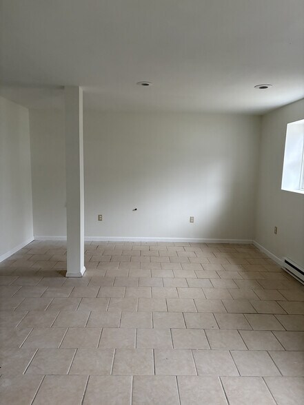 Building Photo - 4161 Romeo Rd