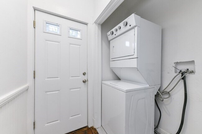 Building Photo - 45 Beech Glen St