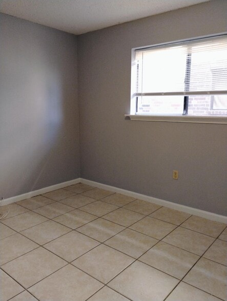 Building Photo - 1754 Cedar Lake Dr