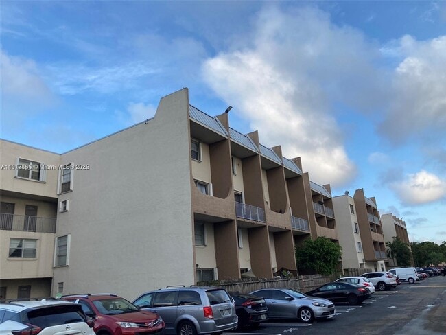 Building Photo - 10900 SW 104th St