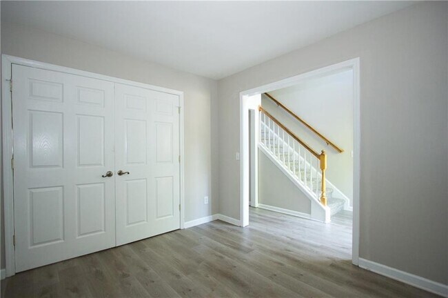 Building Photo - 3292 Shady Valley Ct SW