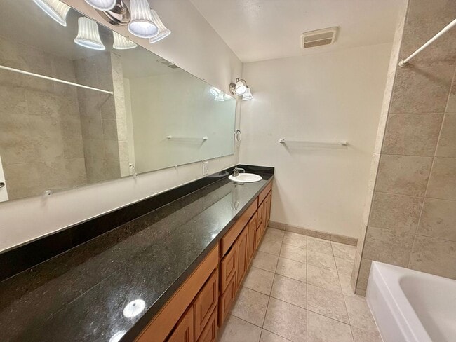 Building Photo - CAMBRIAN - Remodeled upstairs unit - great location near downtown Campbell