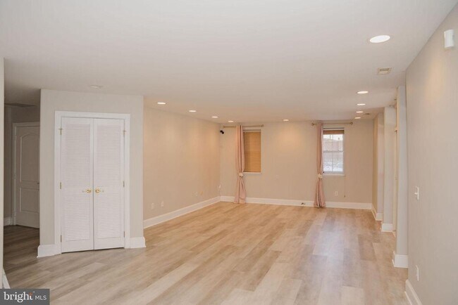 Building Photo - 6902 Tower of London Dr