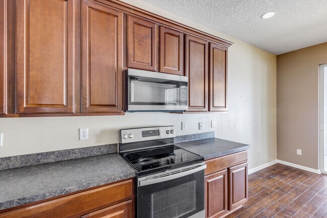 Building Photo - 627 Aeolian Dr