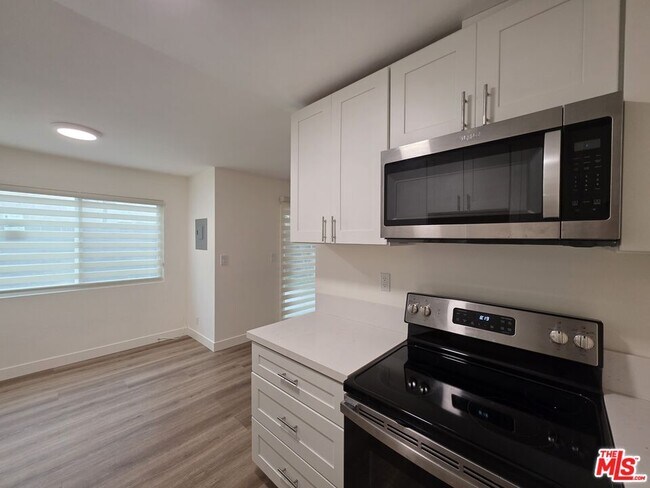 Building Photo - 517 N Francisca Ave