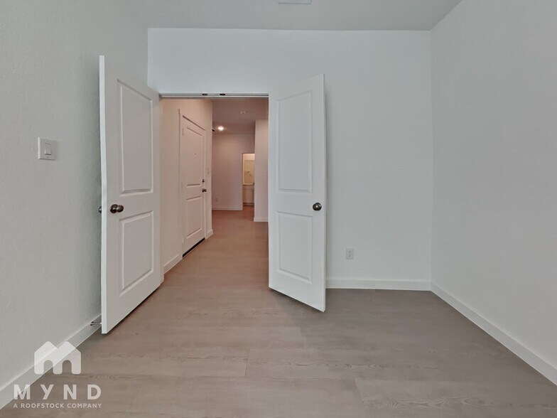 Building Photo - 10604 Ysasmendi Rdg
