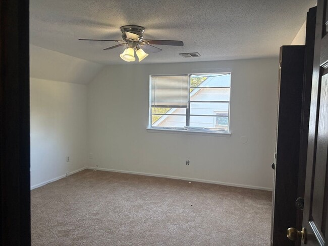 Building Photo - Three bedroom home in Del City