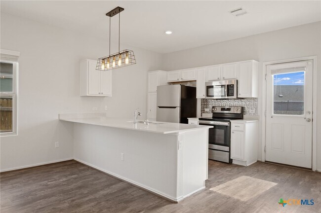 Building Photo - 817 Circle Wy