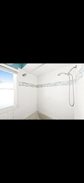 Building Photo - 445 E Oxford St