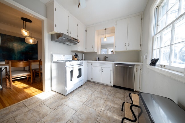 Building Photo - 3957 Ewing Ave S