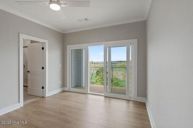 Building Photo - Brand new georgous 4 bed 3.5 bath townhome...