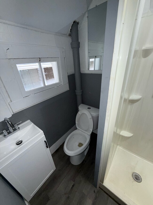 Building Photo - 1511 Stark Ave SW