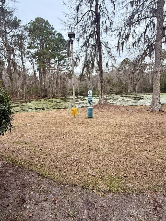 Building Photo - Comfortable coastal living in a convenient mid-island location! Available Now!