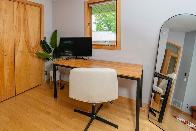 Building Photo - 612 N Kerry Dr