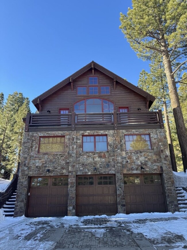 Building Photo - Luxury 5-Bedroom, 6-Bathroom Mountain Retr...