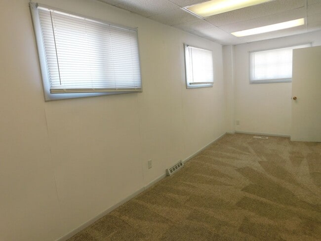Building Photo - Pine &amp; Gordy Apartments