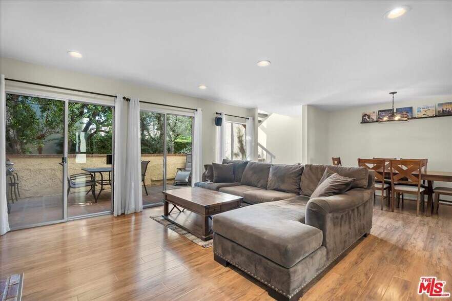 Building Photo - 5267 Coldwater Canyon Ave