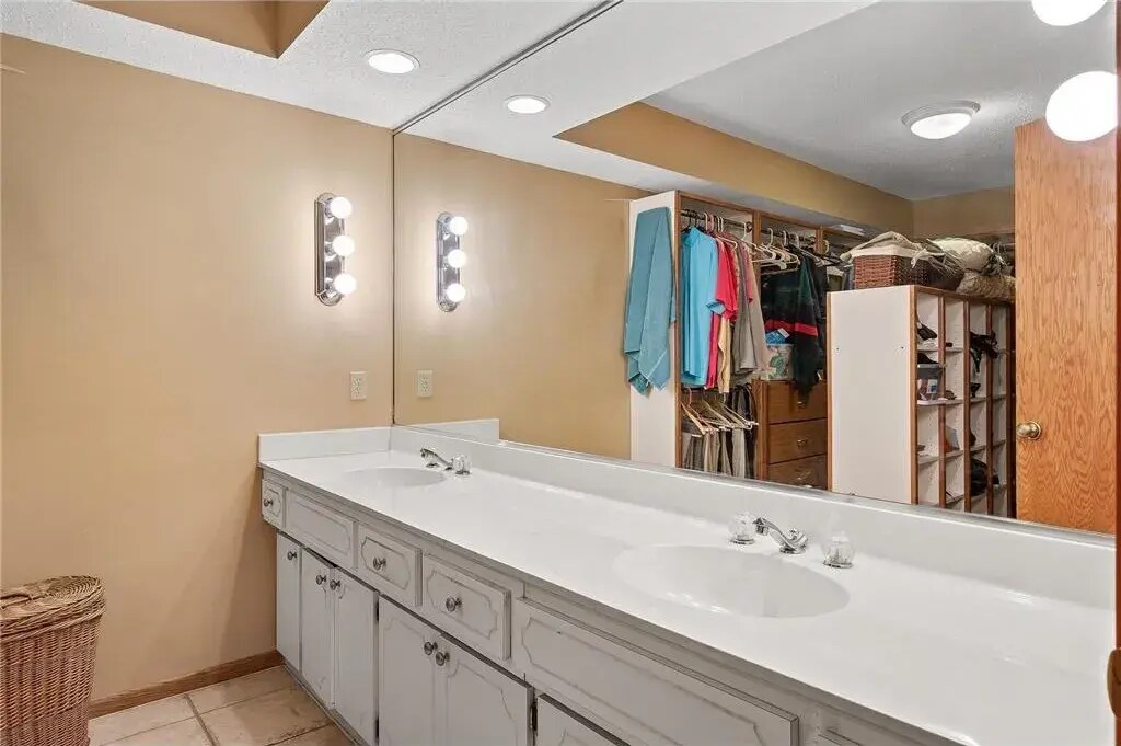 Building Photo - 957 Pine View Ct